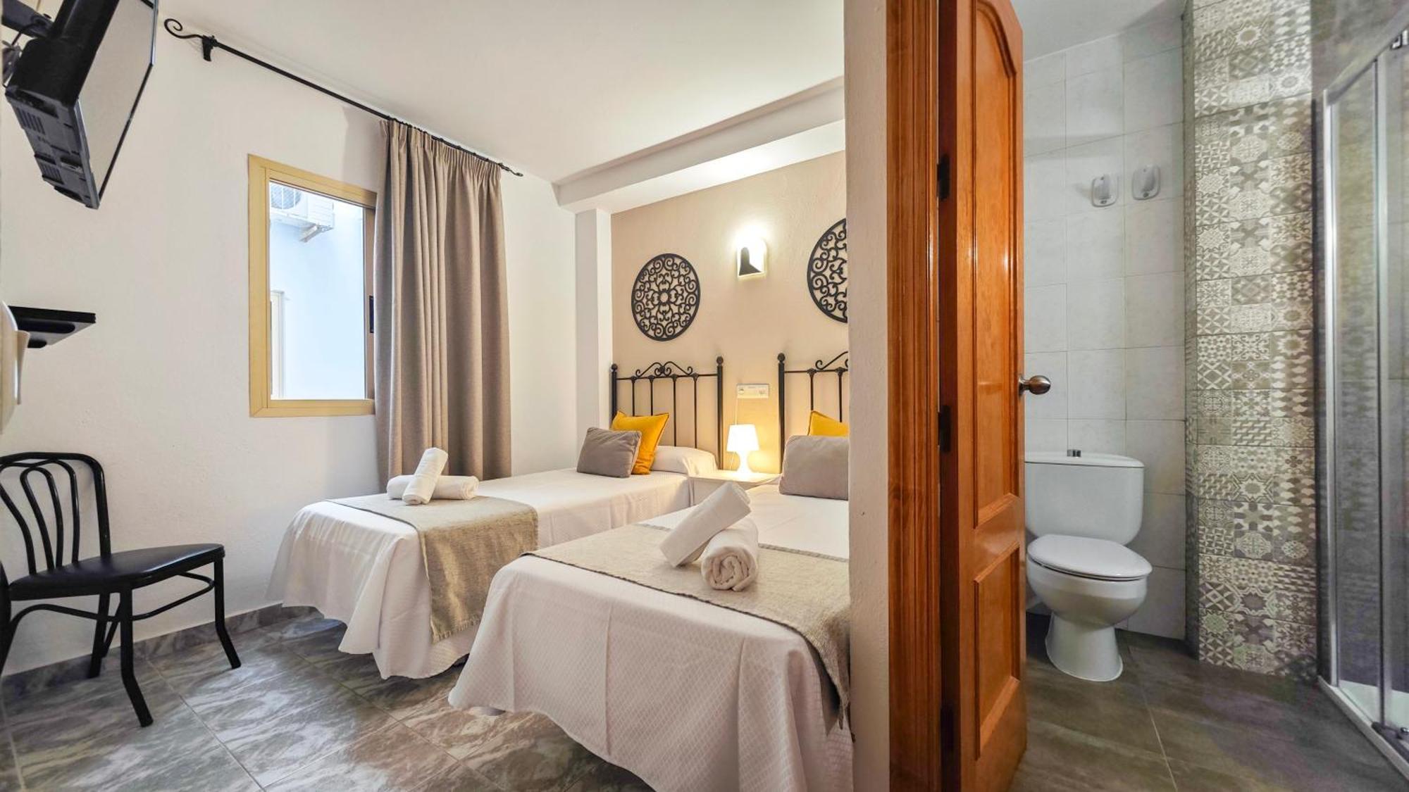 Hostal Dinamarca San Antonio  Kültér fotó