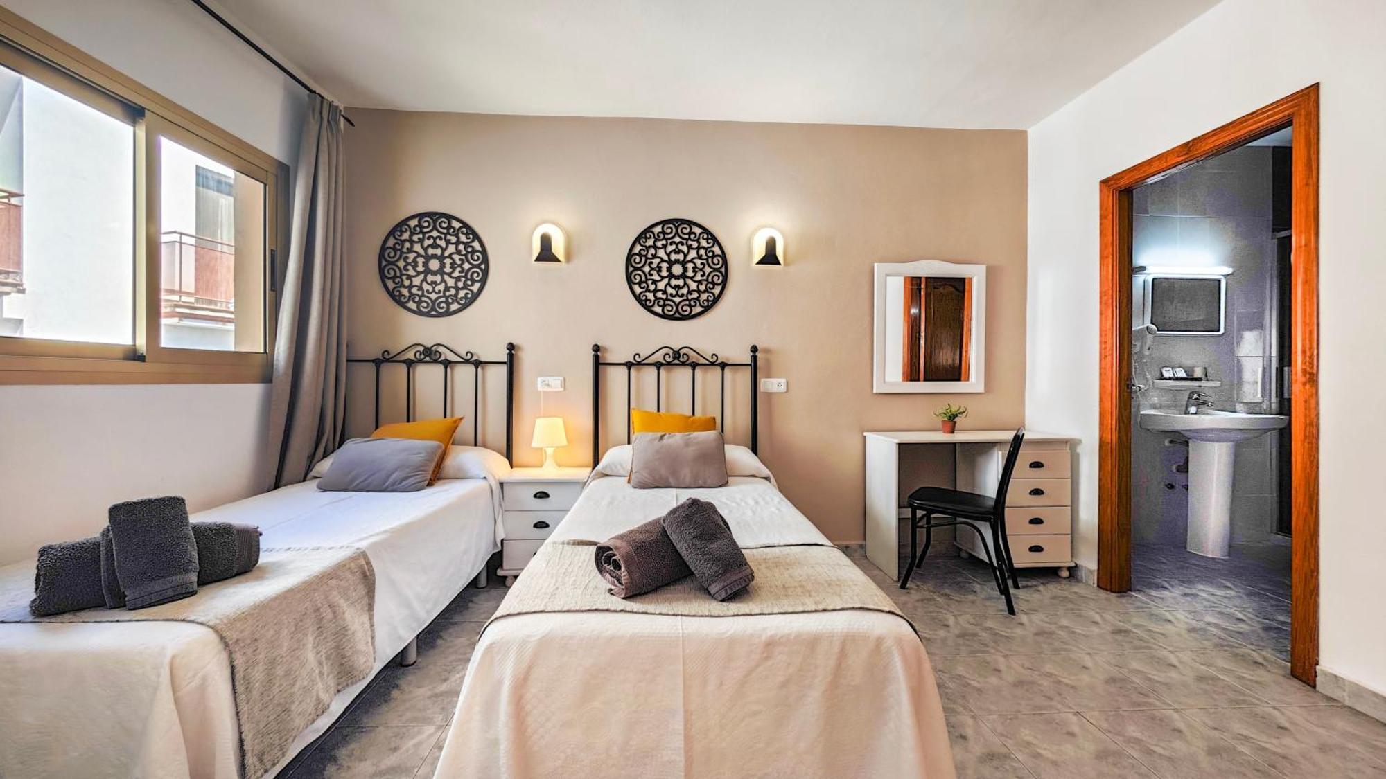 Hostal Dinamarca San Antonio  Kültér fotó