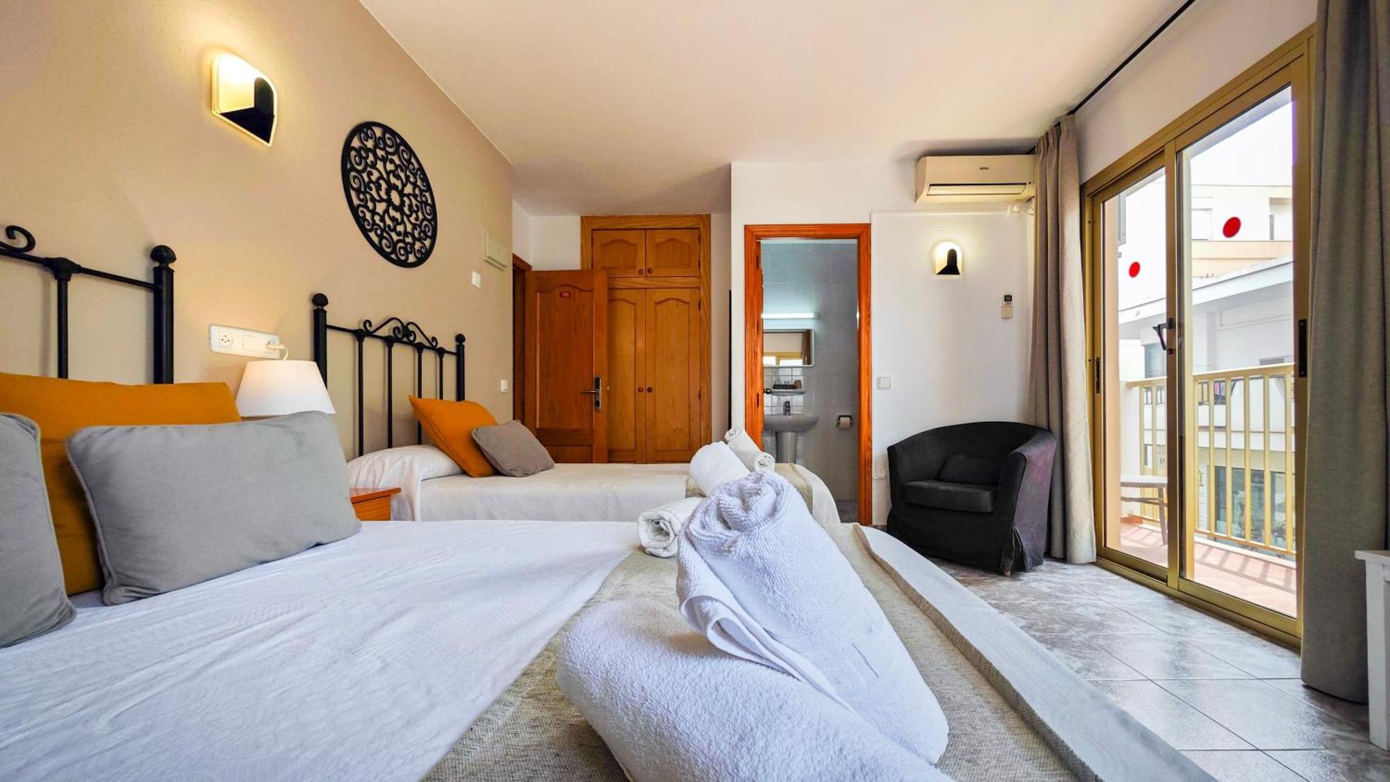 Hostal Dinamarca San Antonio  Kültér fotó
