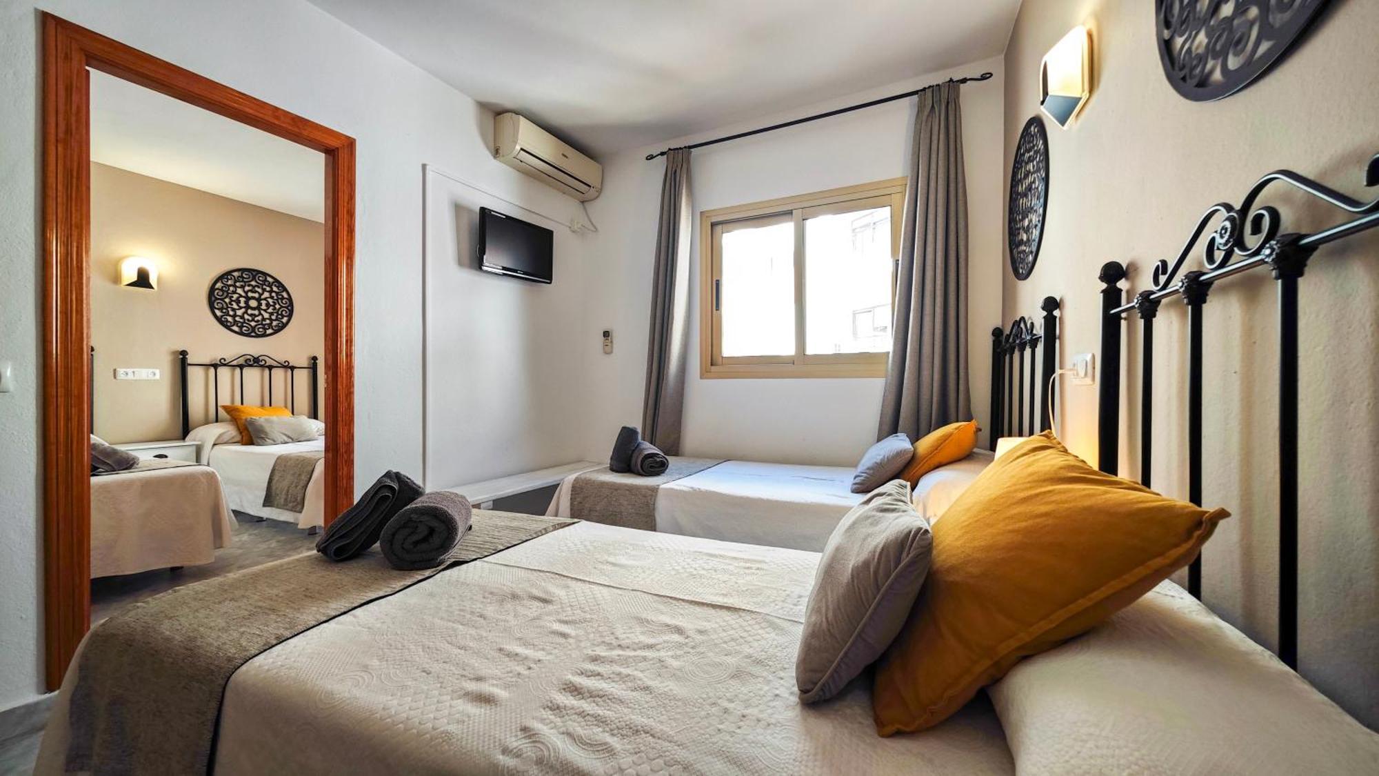 Hostal Dinamarca San Antonio  Kültér fotó