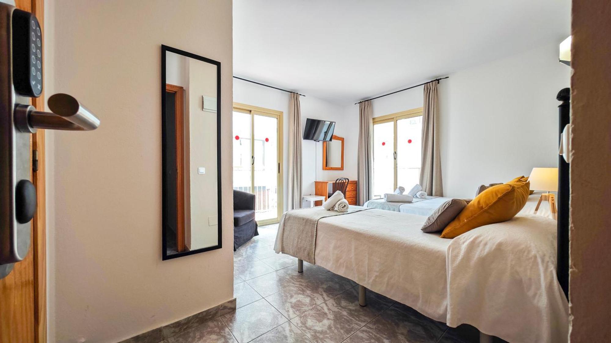 Hostal Dinamarca San Antonio  Kültér fotó